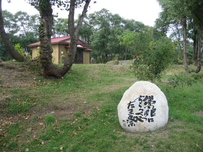 井上伝蔵句碑A.jpg